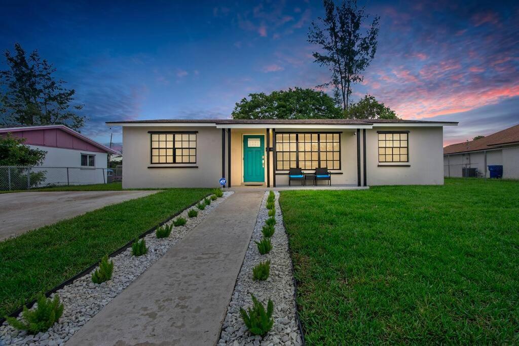 Modern Getaway Near The Beach With Room For A Boat West Palm Beach Dış mekan fotoğraf